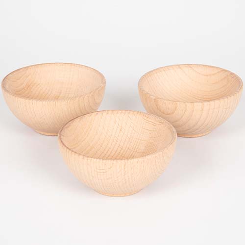 Drie tickit houten bakjes van verschillende formaten op een witte achtergrond.