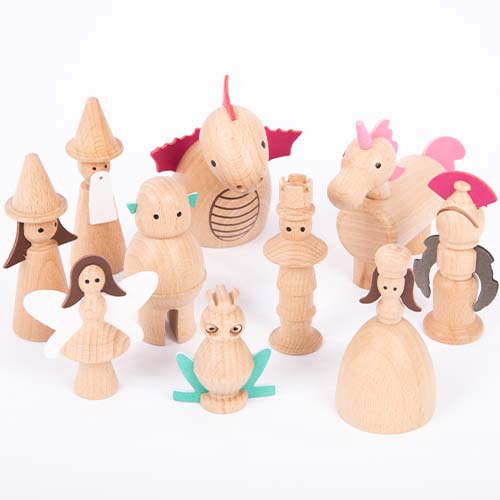 tickit houten sprookjesfiguren set met draak, eenhoorn, tovenaar en andere karakters.