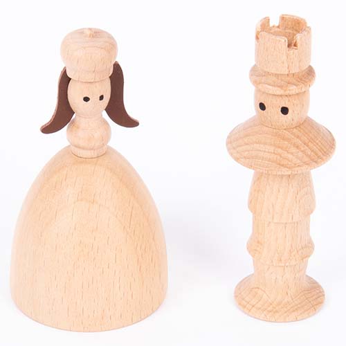 tickit houten speelgoedfiguren van een prinses en een prins.