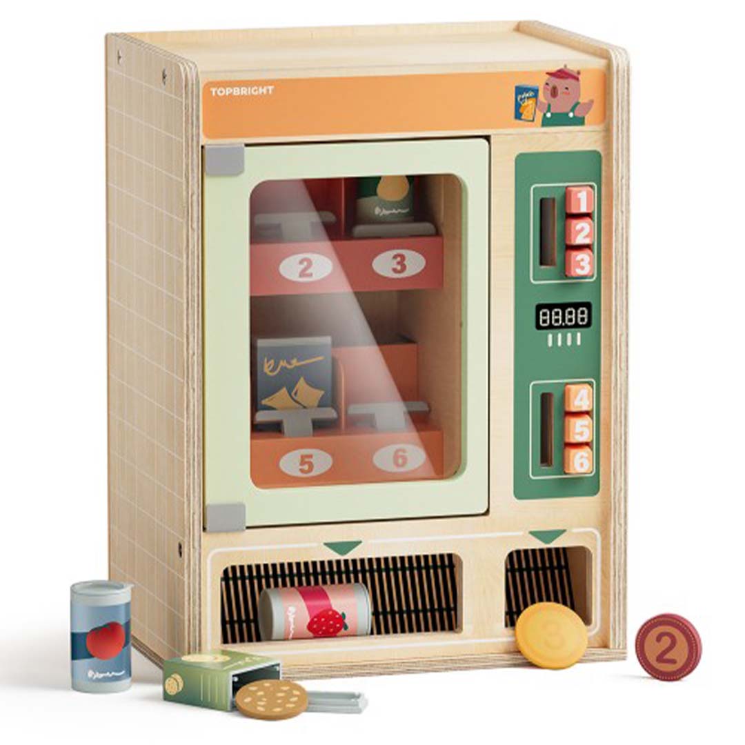 Topbright houten speelgoed verkoopautomaat met enkele snacks en munten ervoor.