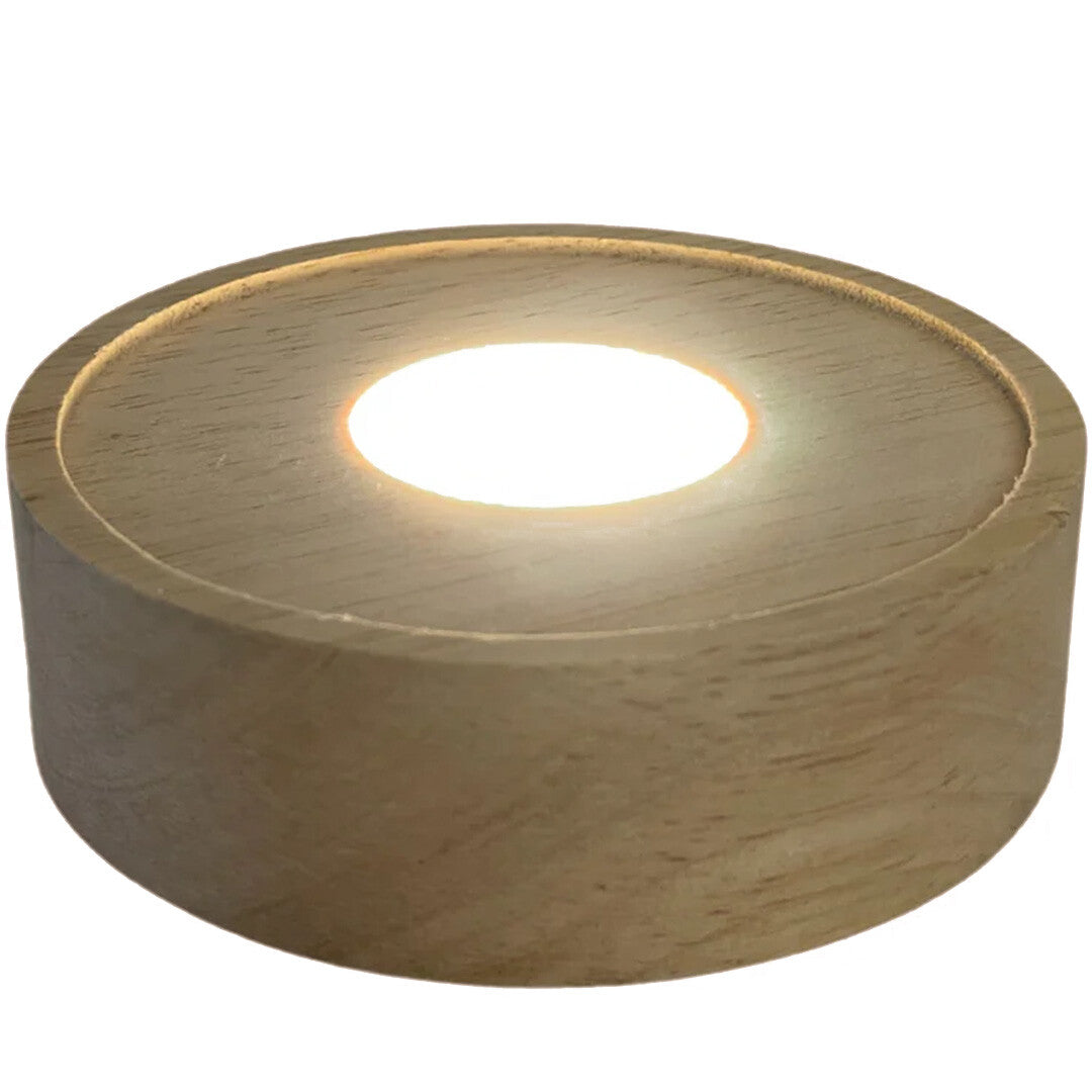 Verlichte houten basis van de Toverlux lantaarn.