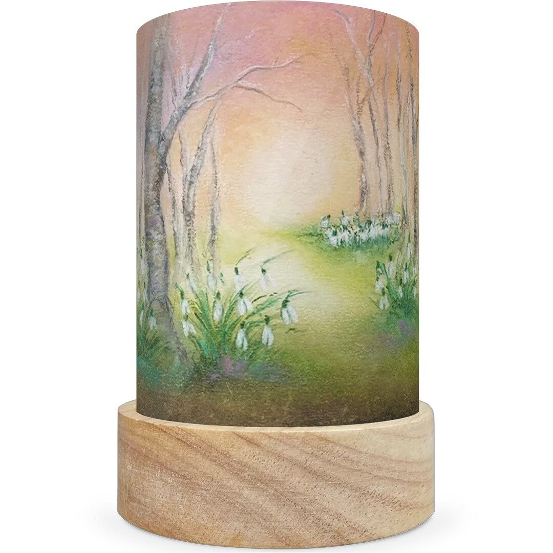 Toverlux lichtkaart voor een lantaarn met een illustratie van een bos met sneeuwklokjes en een pad.
