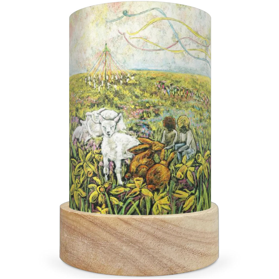 Toverlux lichtkaart met een illustratie van lammetjes, konijnen en kinderen in een bloemenveld met een meiboom.