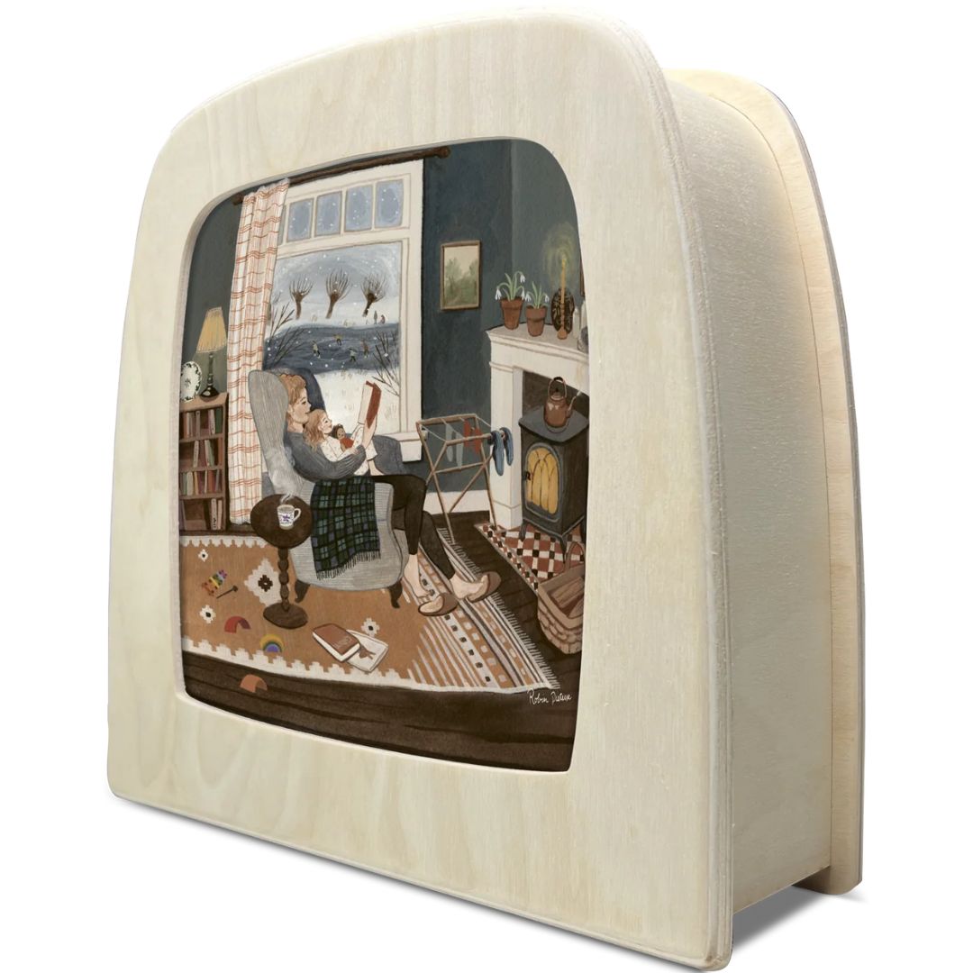 Schuine weergave van de Toverlux toverplaat 'sneeuw dag' in een houten toverlamp.