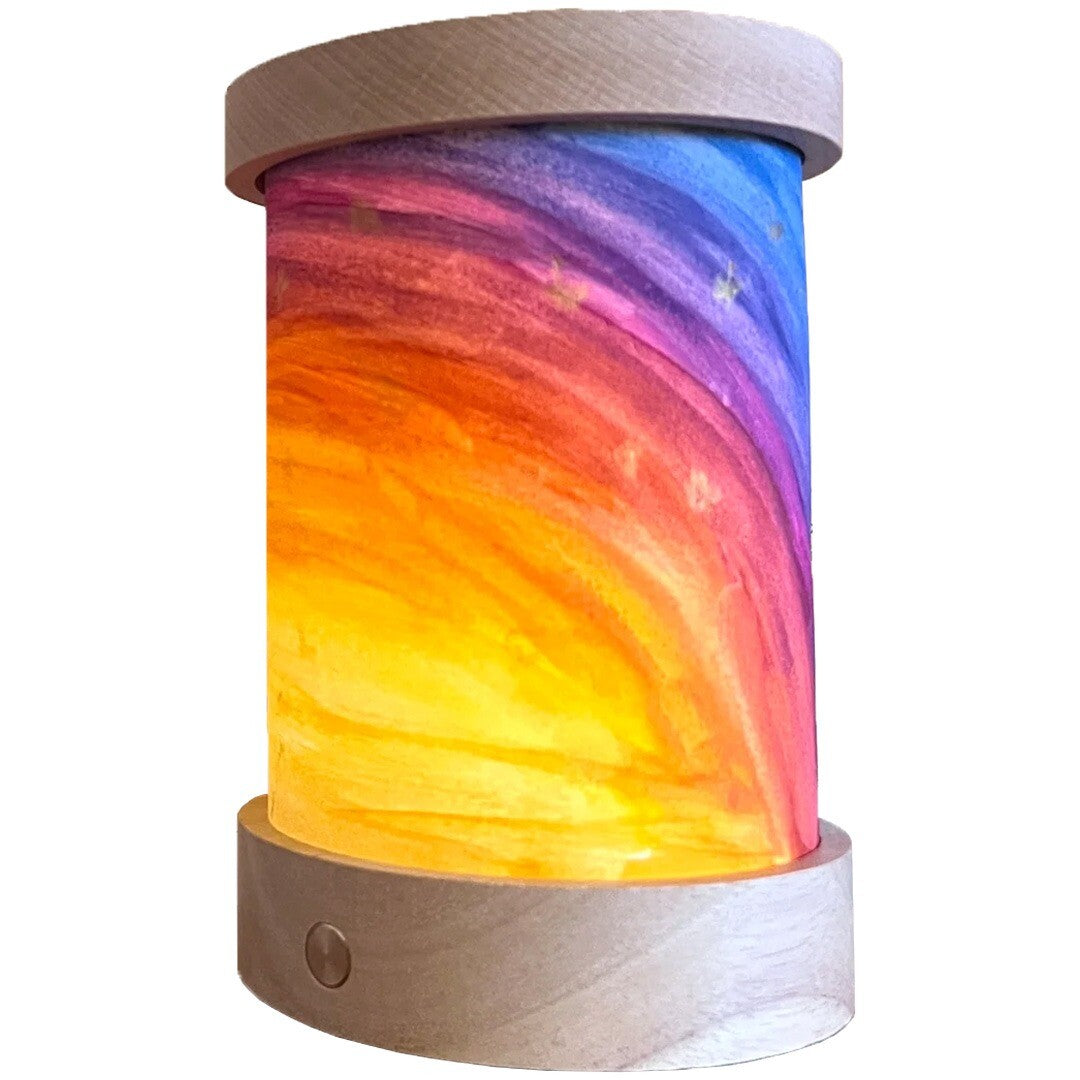 Toverlux lantaarn met een regenboogkleurig, spiraalvormig patroon.
