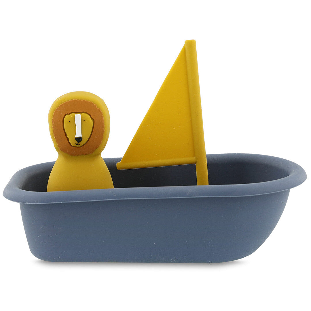 Trixie badspeelgoed zeilboot met een gele leeuwfiguur en geel zeil.