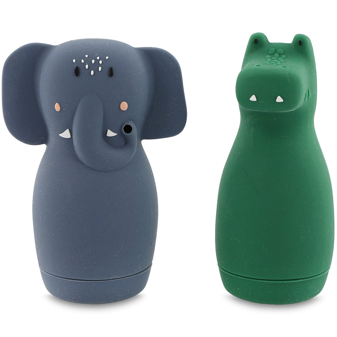 Trixie siliconen badspeeltjes van een grijze olifant en groene krokodil staan naast elkaar.