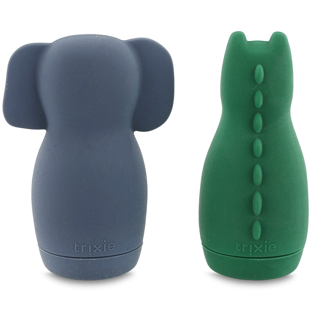 De achterkant van de Trixie siliconen badspeeltjes van een grijze olifant en groene krokodil, met merklogo.
