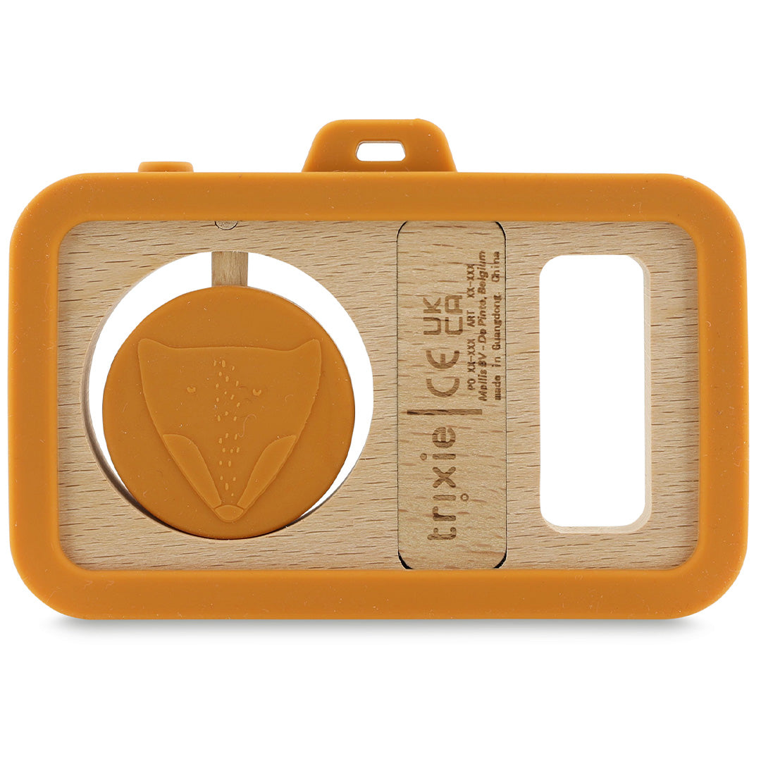 Achterkant van de Trixie bijtspeelgoed camera met zicht op het vosgezichtje en productinformatie.