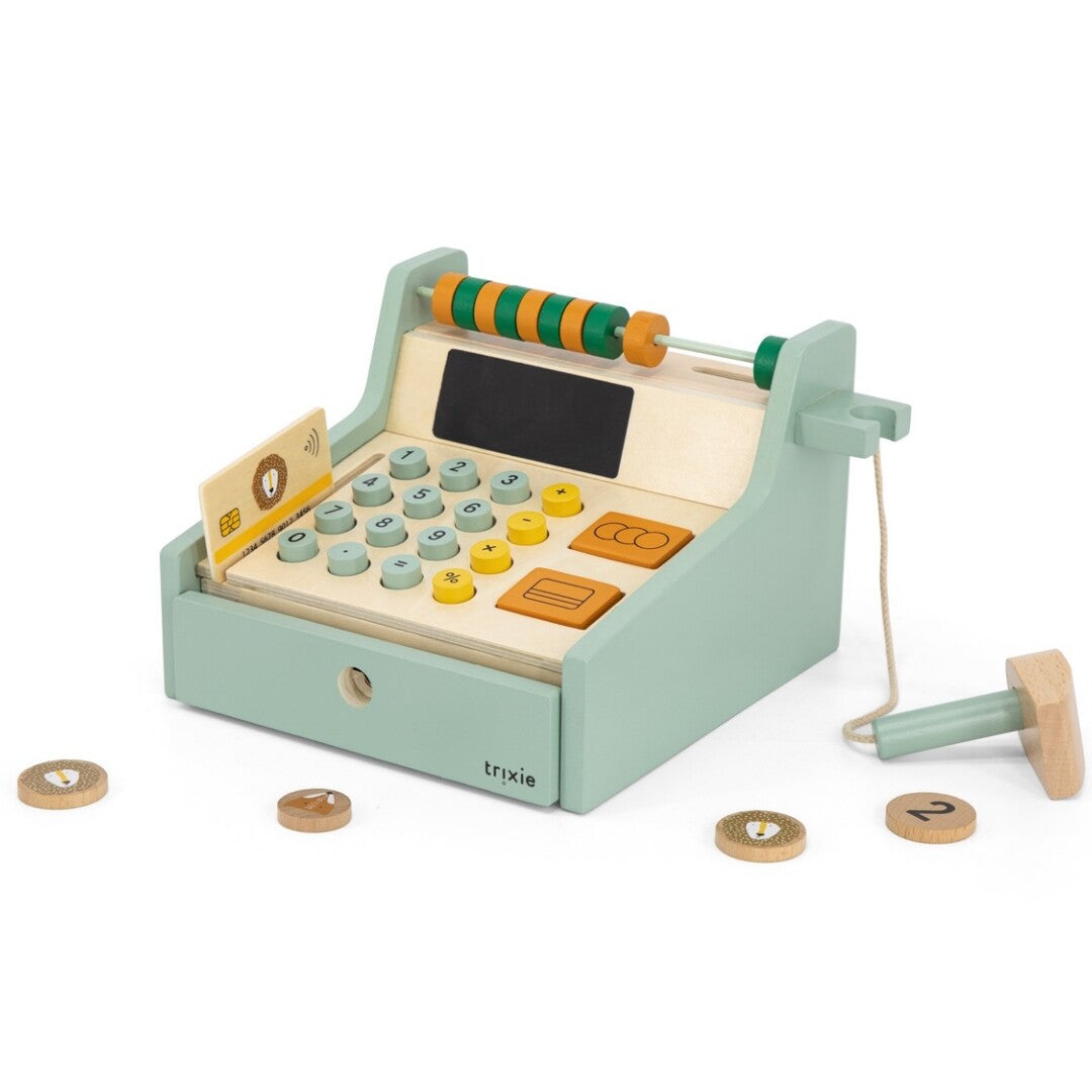 Trixie houten speelgoedkassa in lichtgroen met abacus, creditcard, scanner en houten munten met dierenkoppen.