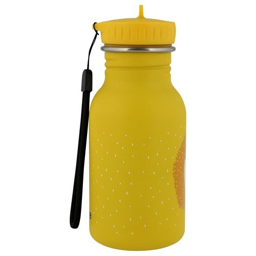 Zijaanzicht van de gele Trixie drinkfles met zwarte draaglus en deels zichtbare leeuwenprint.