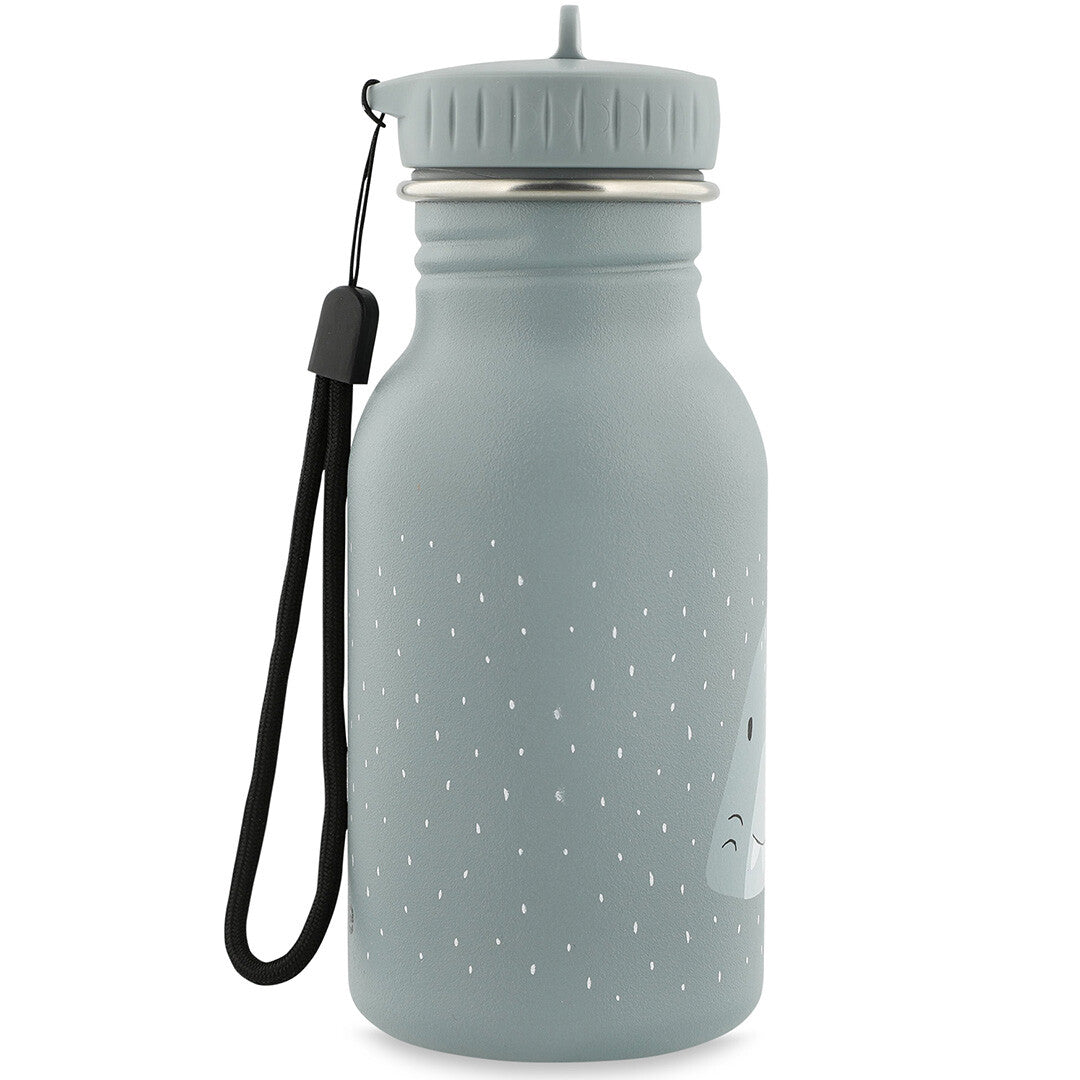 Zijaanzicht van de Trixie kinderdrinkfles met haai en draaglus.