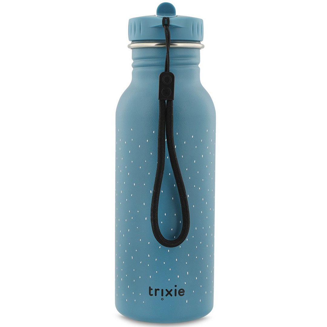 Achterkant van de blauwe kinder rvs drinkfles met witte stippen, een zwarte draaglus en het Trixie logo.