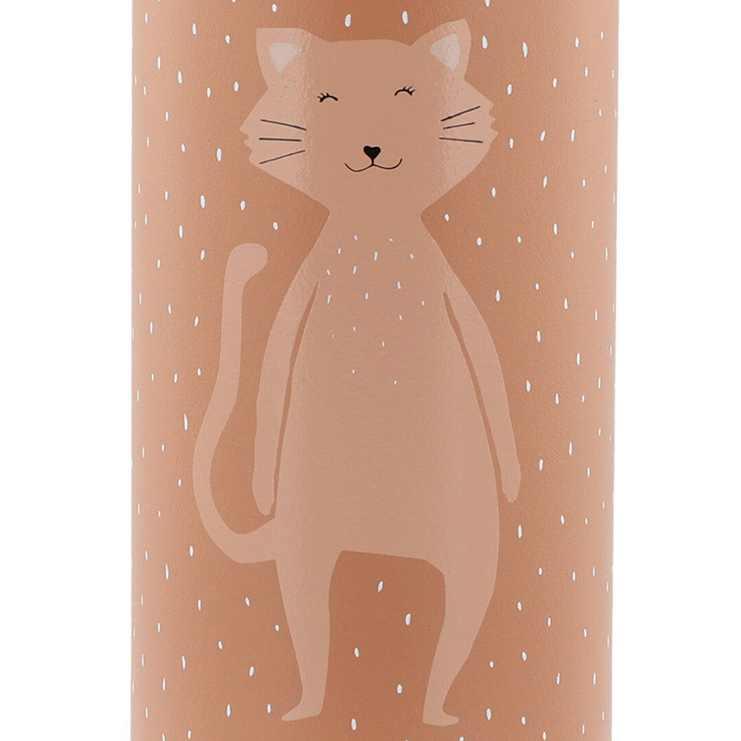 Detail van de beige waterfles met een illustratie van een kat en witte stippen.