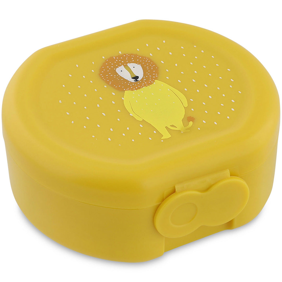 Een klein geel Trixie snackdoosje met een leeuwenillustratie en clipsluiting.