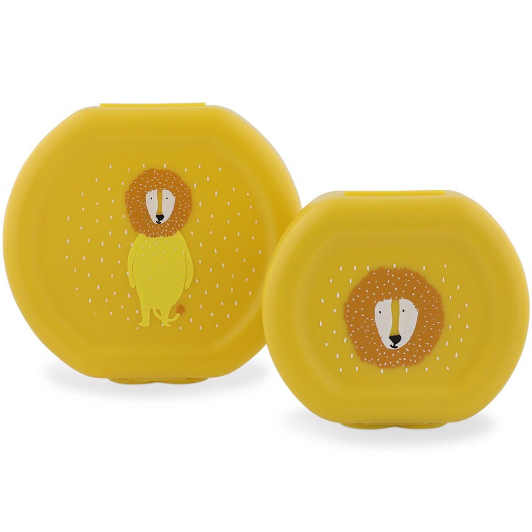 Twee gele Trixie snackdoosjes met leeuwenillustratie, een grote en een kleine.