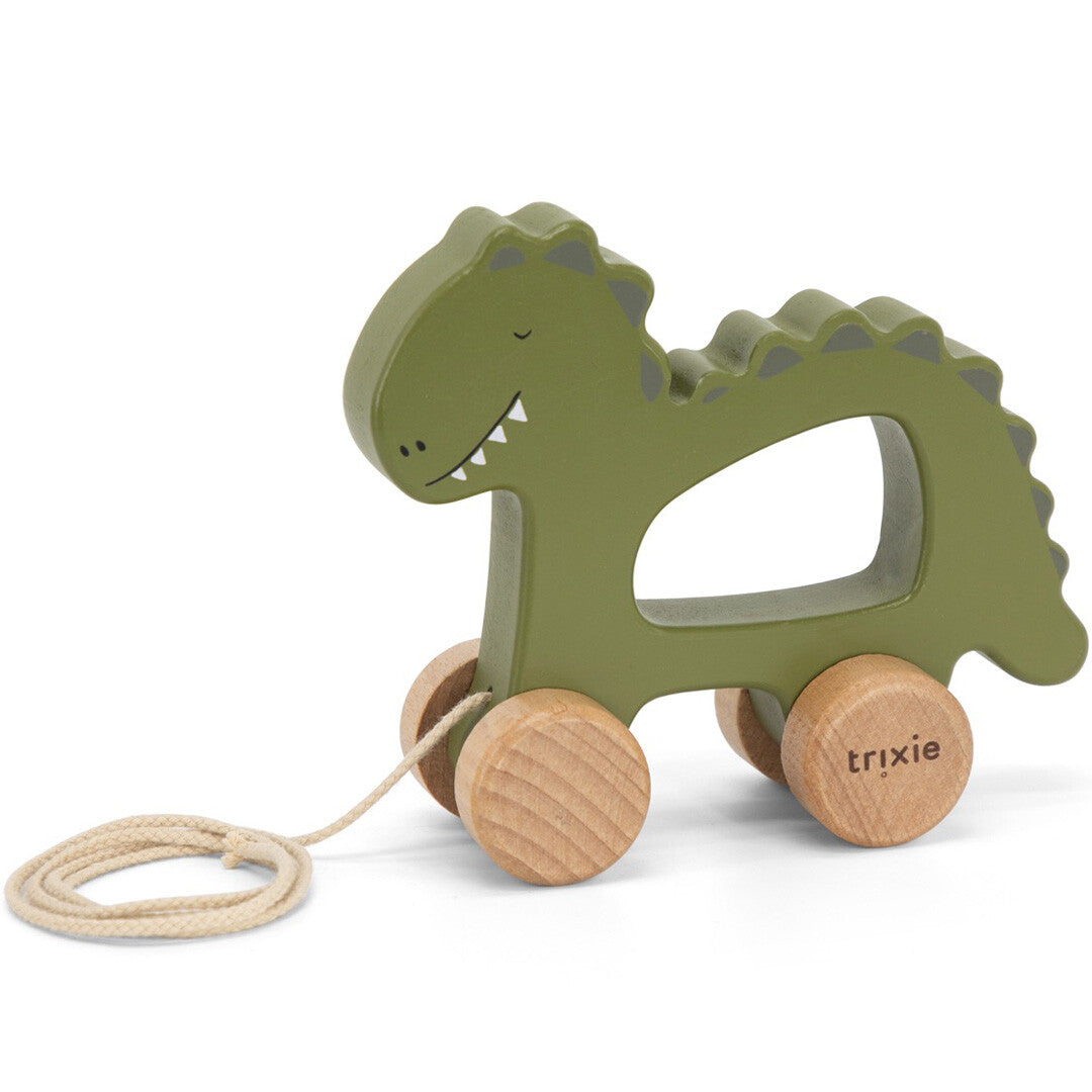 Trixie houten trekfiguur in de vorm van een groene dinosaurus met houten wielen en een katoenen trekkoord.