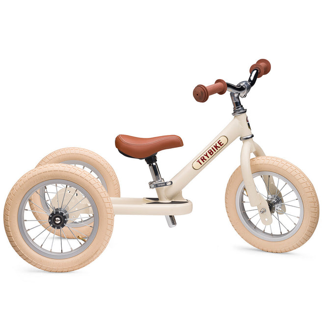 Trybike 2-in-1 loopfiets in vintage cream als driewieler met bruine zitting en handvatten.