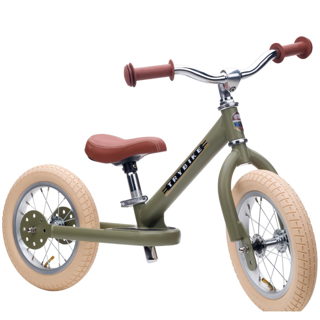 Trybike 2-in-1 loopfiets in vintage groen met bruin zadel, omgebouwd tot tweewieler.