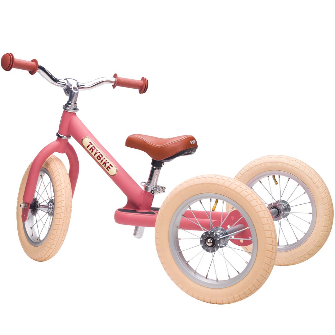 Trybike Steel 2-in-1 loopfiets in vintage roze als driewieler met bruin zadel.