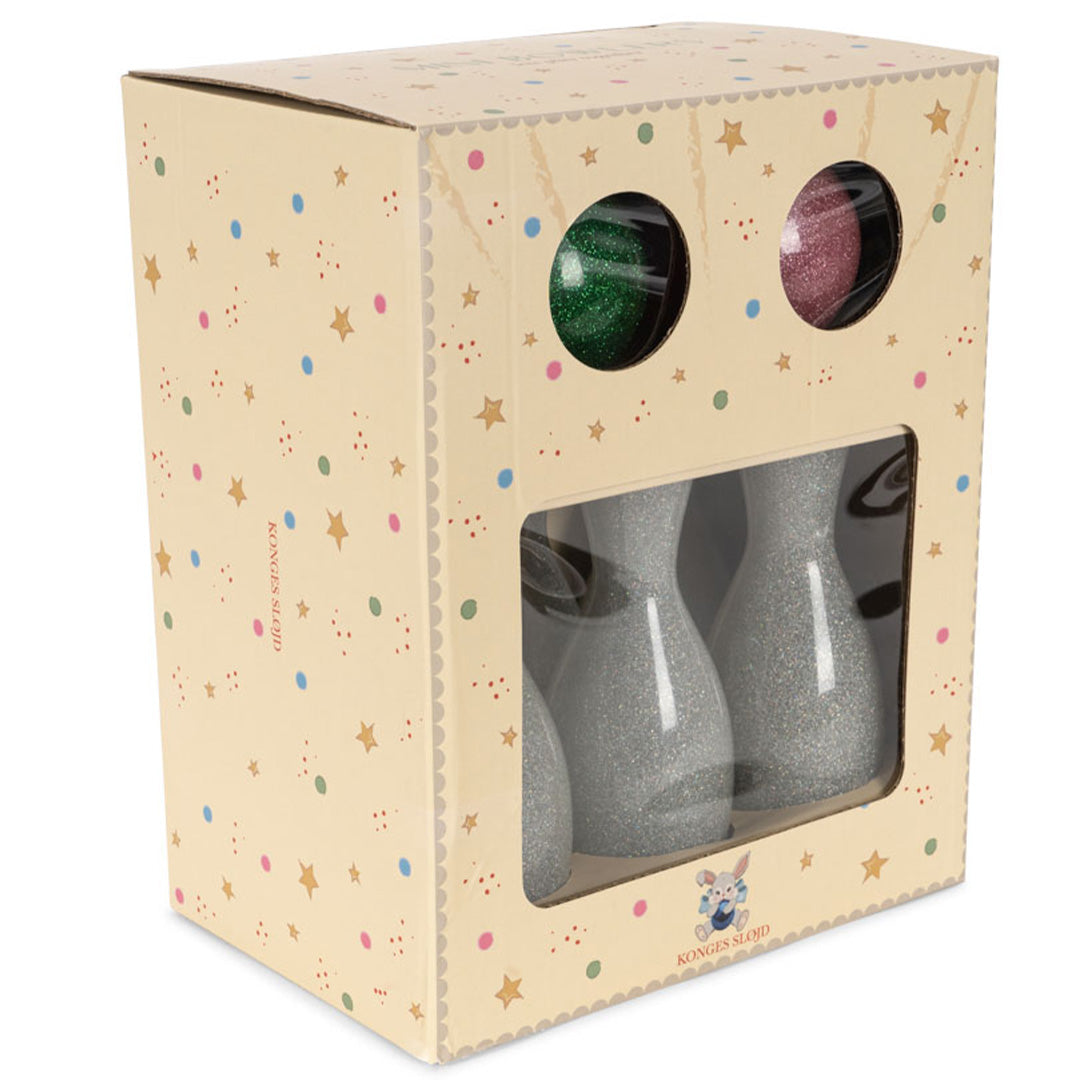 De verpakking van het Konges Sløjd glitter kegelspel met sterren en uitsparingen die de kegels en ballen tonen.