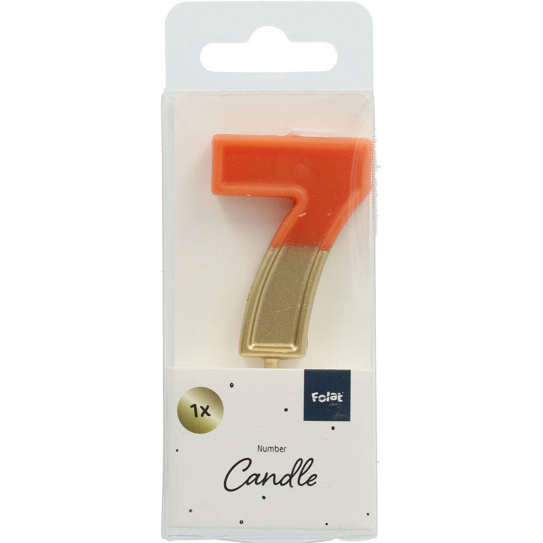 Folat verjaardagskaars in de vorm van het cijfer 7, oranje met goudkleurig, in de verpakking.
