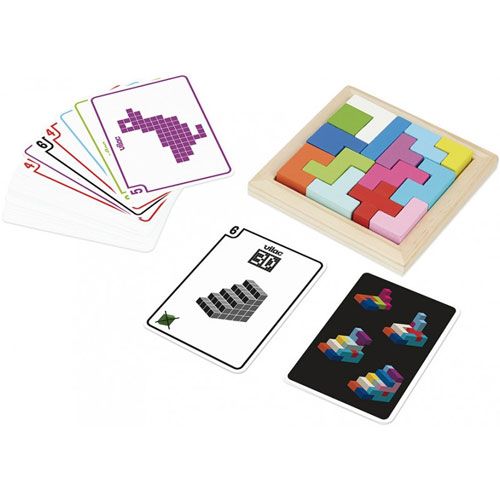 De Vilac Astublok houten puzzel met kleurrijke geometrische blokken en bijbehorende opdrachtkaarten.