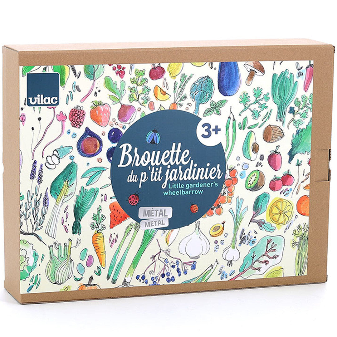 Verpakking van de Vilac kinderkruiwagen met een illustratie van groenten en fruit en de tekst 'Brouette du p'tit jardinier'.