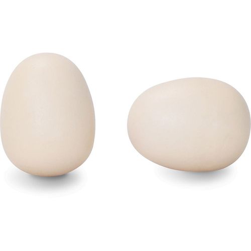 Twee beige houten speelgoedeieren, één staand en één liggend.
