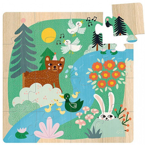 Een bijna voltooide Vilac houten puzzel met bosdieren zoals een beer, konijn, eend en vogels, met één ontbrekend puzzelstukje.