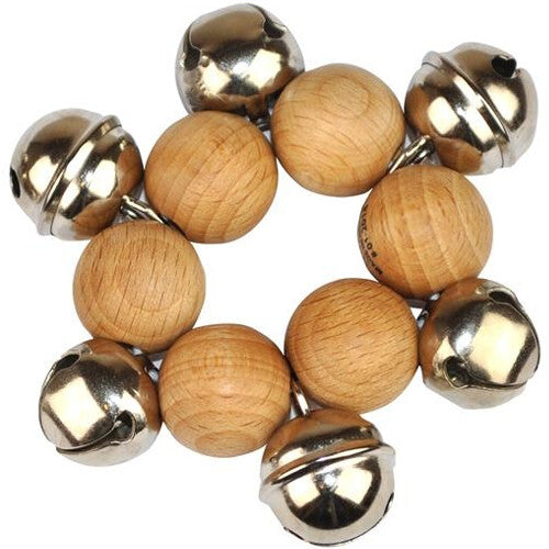 Detail van Voggenreiter houten rammelballen met metalen belletjes.