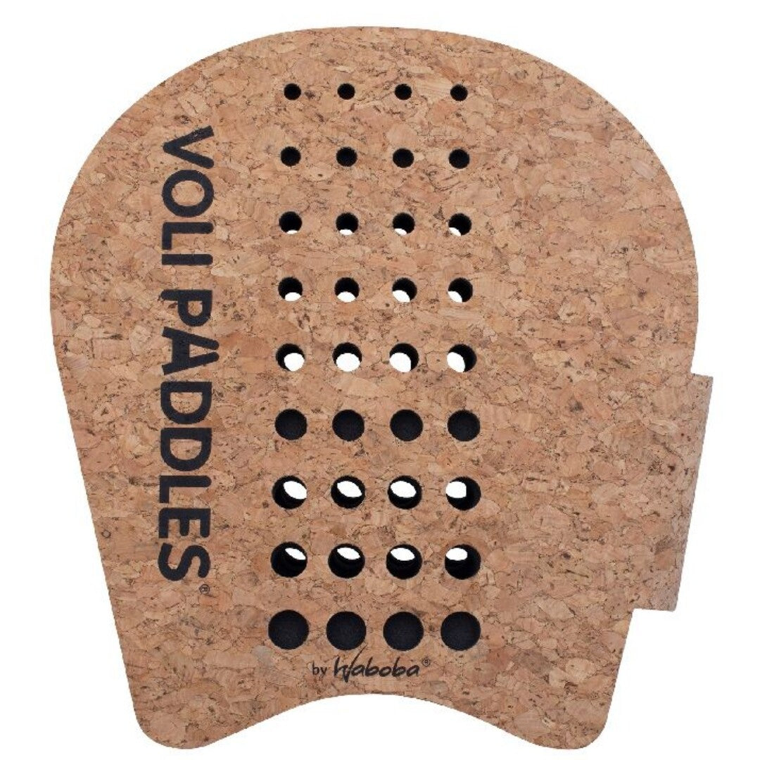 Detail van een Waboba Voli Paddle, een kurken racket met gaten en tekst.