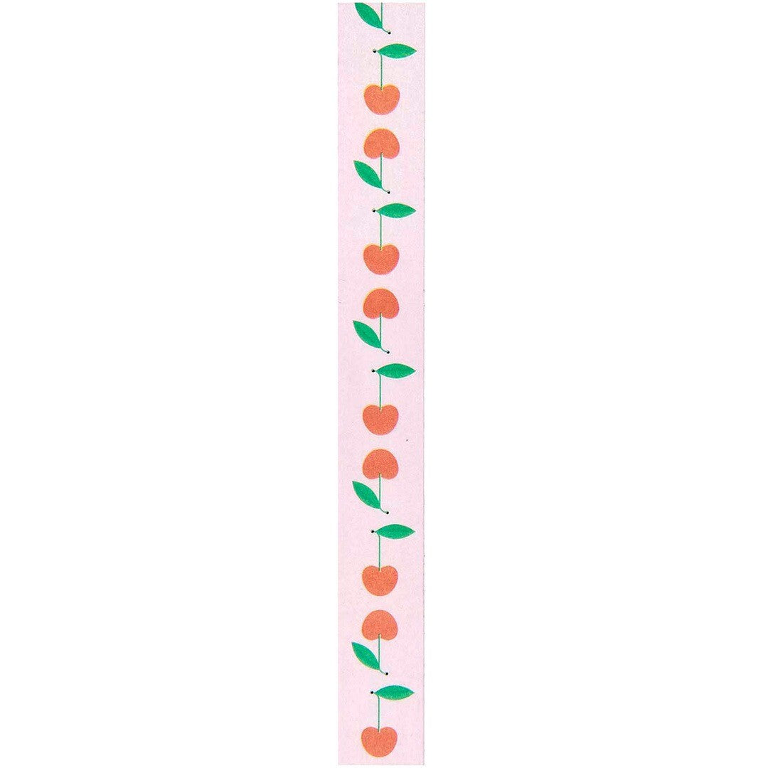 Detail van Rico Design roze washi tape met een patroon van kersen en bladeren.