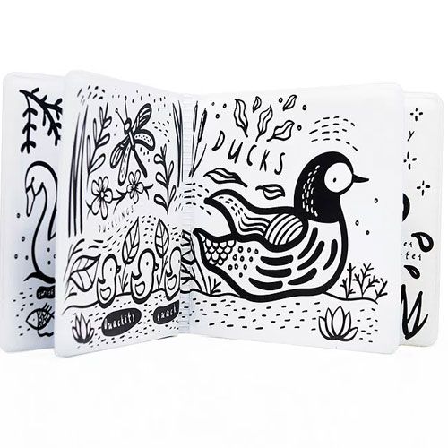 Het wee gallery badboekje staat open en toont zwart-wit illustraties van vijverdieren zoals een zwaan, eendjes en een eend.
