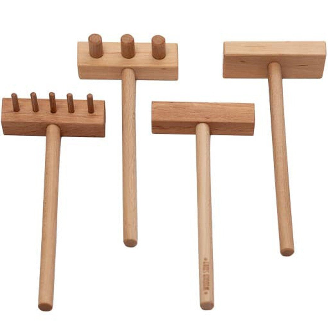 Wooden Story houten speelbak accessoires, bestaande uit vier verschillende harkjes.