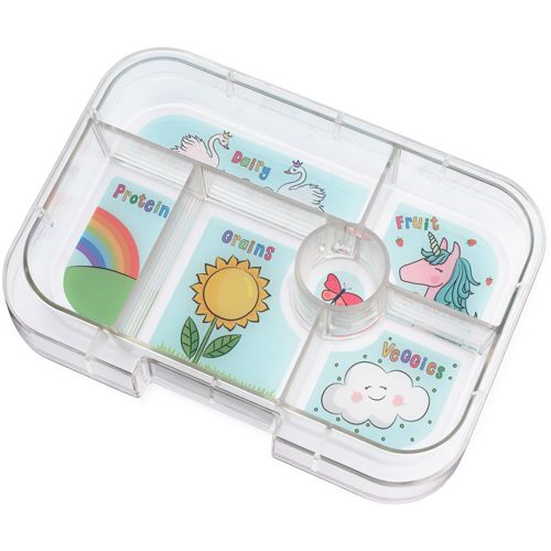 Transparante binnenbak van de Yumbox broodtrommel met zes vakken en illustraties van voedselgroepen.