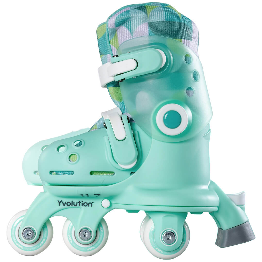 Een Yvolution kinder rolschaats in mintgroen, van de zijkant gezien.