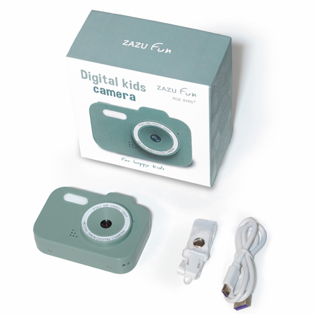 De Zazu groene digitale kindercamera met verpakking, oplaadkabel en polsbandje.